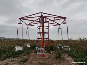 兒童游樂(lè )設備金屬部分的銹跡可用刷子除去