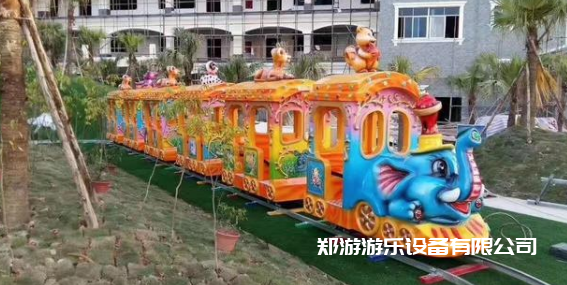 兒童小火車(chē)游樂(lè )設備趣味多